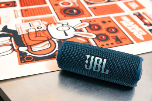音乐万花筒七代便携式蓝牙音箱全新上市户外进阶自由开声 JBL FLIP7(图1)